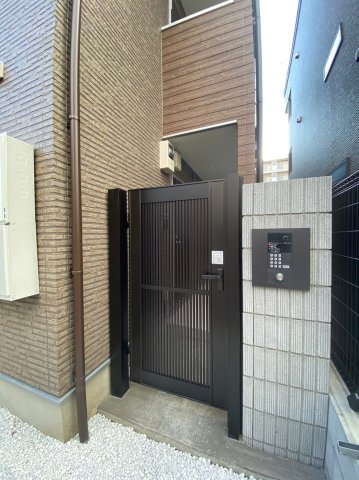 21/27 エントランス