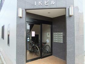 16/16 エントランス