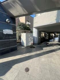 16/16 エントランス