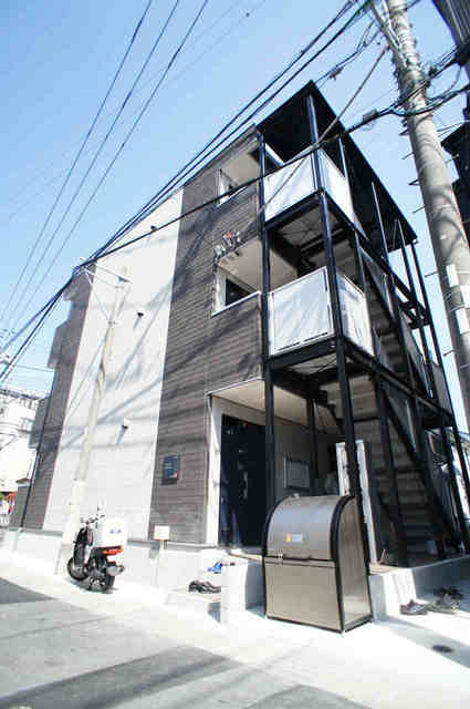 16/23 エントランス