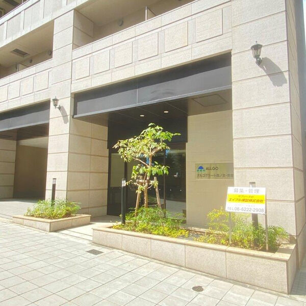 16/19 エントランス