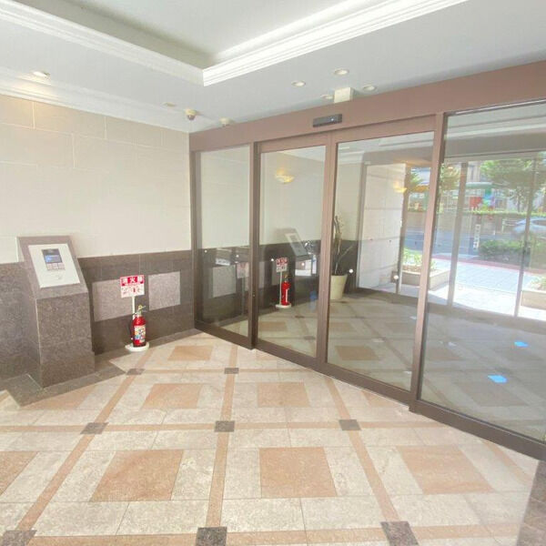 15/19 エントランス