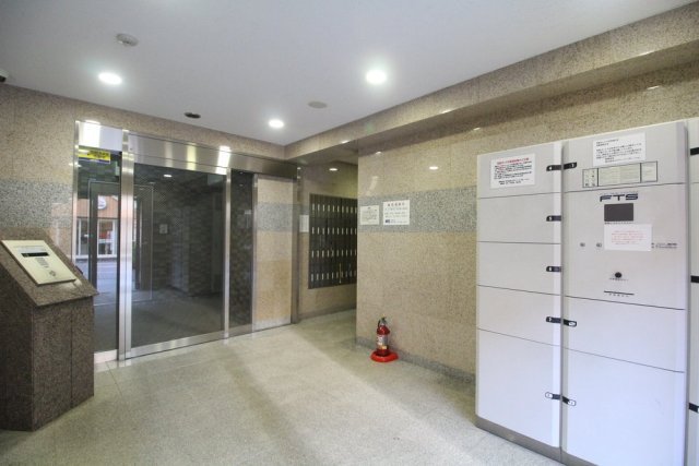 19/20 エントランス