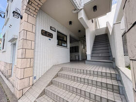 16/16 エントランス