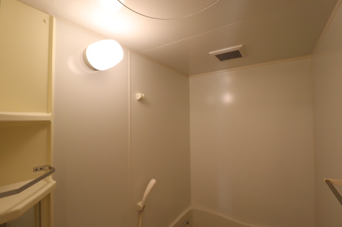13/20 浴室