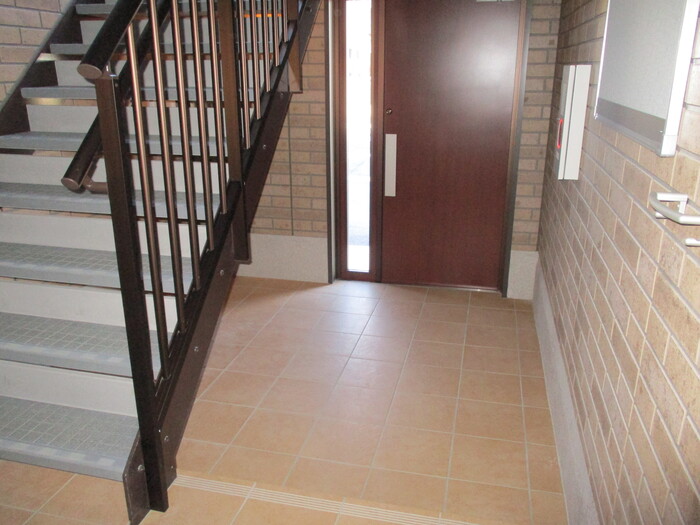 18/19 エントランス