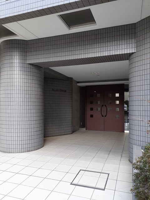 14/20 エントランス