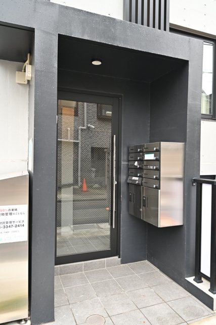 24/30 エントランス