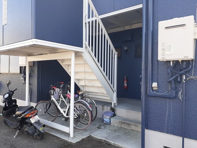 27/30 エントランス