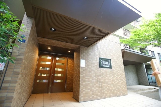 23/30 エントランス