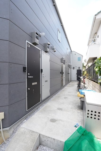 28/30 エントランス