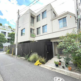 15/23 エントランス