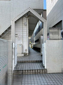 16/16 エントランス