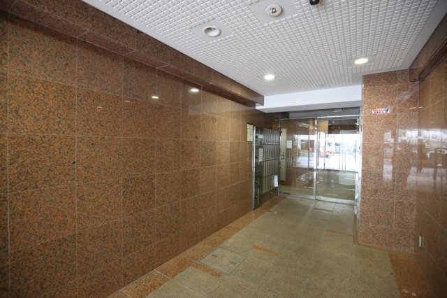 20/21 エントランス