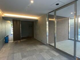 16/16 エントランス