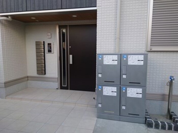 16/17 エントランス