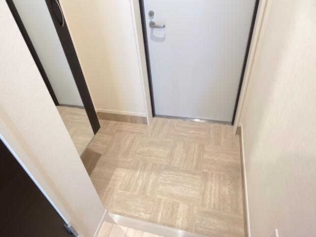 13/28 玄関