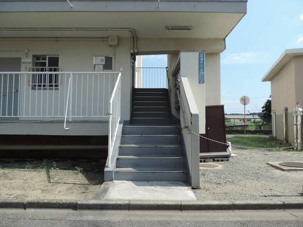 14/15 エントランス