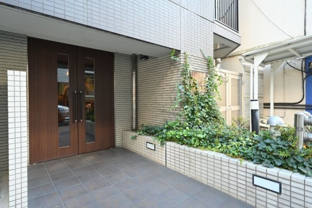 23/26 エントランス