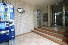 17/17 エントランス