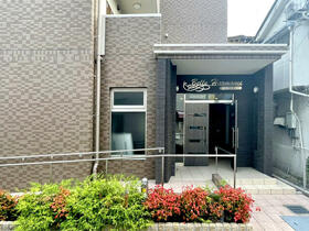 16/16 エントランス