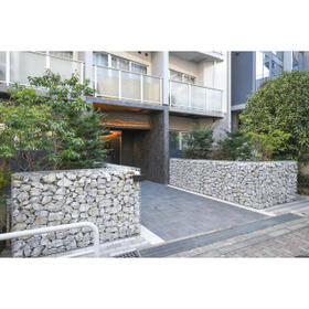 16/19 エントランス