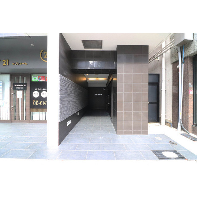 27/30 エントランス