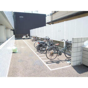 16/17 駐車場