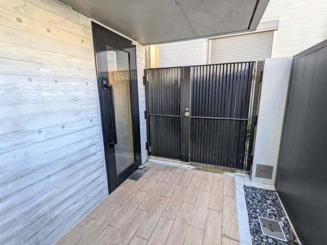 13/23 エントランス