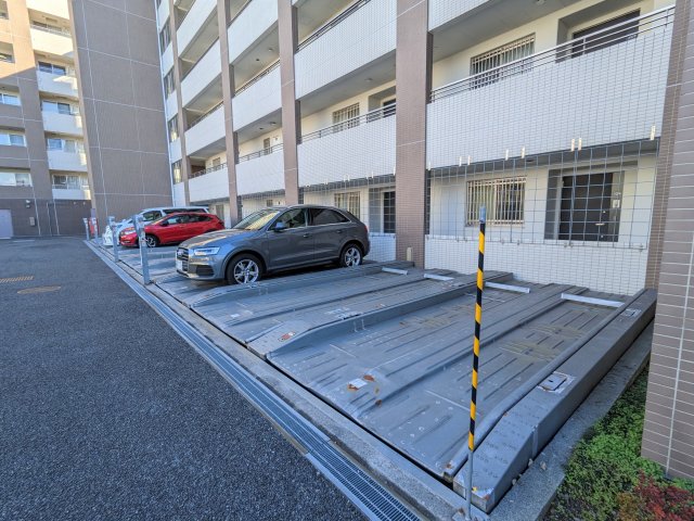 25/30 駐車場