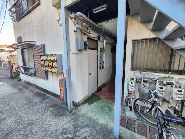 16/23 エントランス