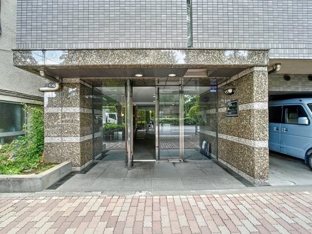 23/30 エントランス