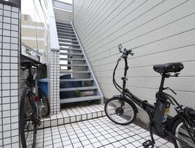 16/16 エントランス