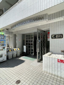 16/16 エントランス