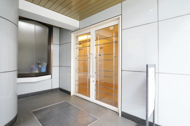 22/23 エントランス