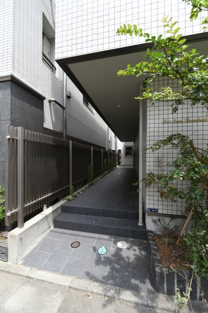 18/25 エントランス