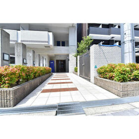 16/16 エントランス