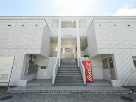 16/20 エントランス