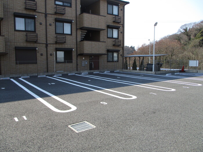 16/16 駐車場