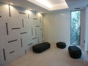 16/16 エントランス