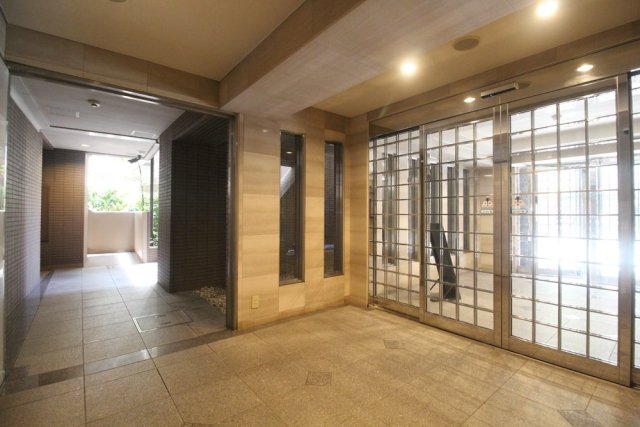 23/23 エントランス