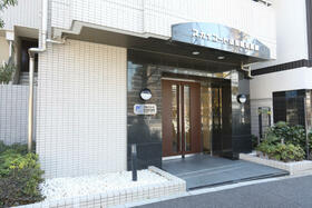 16/16 エントランス