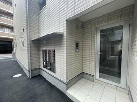 16/16 エントランス