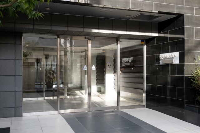 18/23 エントランス