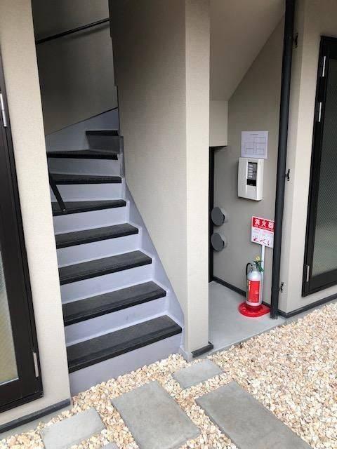 13/22 エントランス