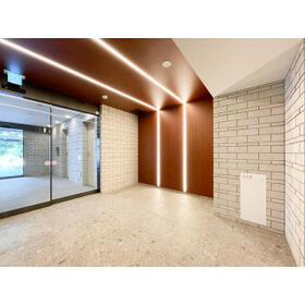 16/16 エントランス