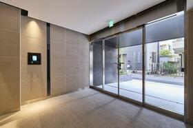 16/16 エントランス