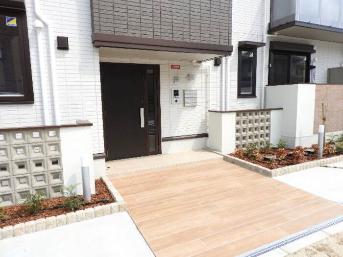 18/22 エントランス