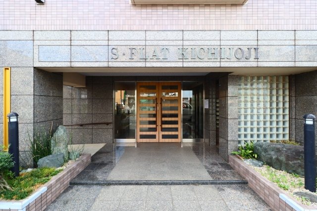 18/30 エントランス