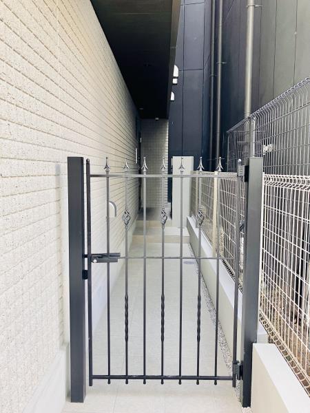 22/26 エントランス